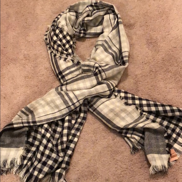 American Eagle Outfitters Accessories - American Eagle Double Weave Plaid Scarf